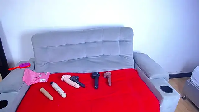 tinyy whore18 online show from 02/14/26, 06:02