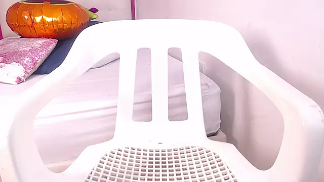 tinyy whore18 online show from 11/04/25, 03:49