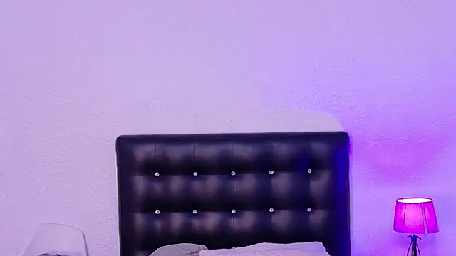 tinyy whore18 online show from 03/29/26, 04:25