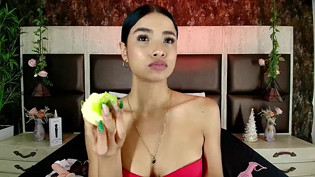 Bella Smiith  online show from 12/19/25, 05:26