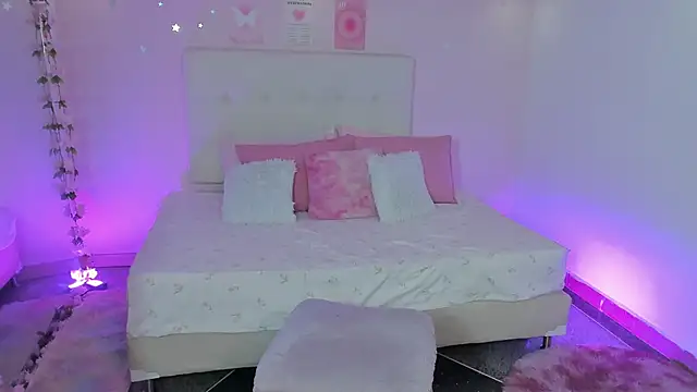 Snapshot of ScarlettDreamss7 chatting on 11/07/25, 12:10 ScarlettDreamss7 online show from 11/07/25, 12:10