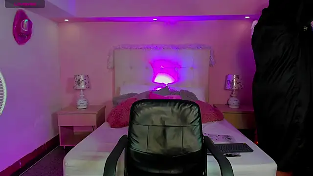 ScarlettDreamss7 online show from 03/21/25, 07:46