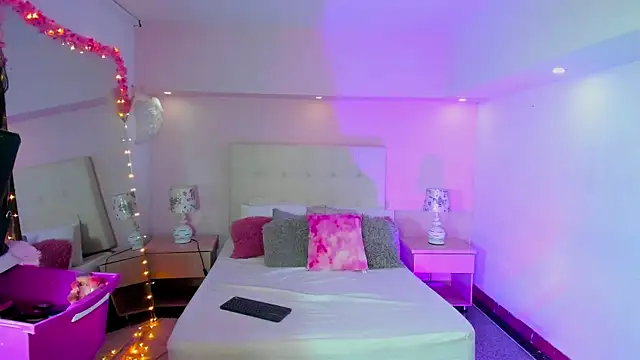 ScarlettDreamss7 online show from 03/05/25, 12:55