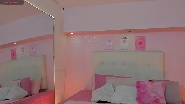 ScarlettDreamss7 online show from 04/14/26, 11:37