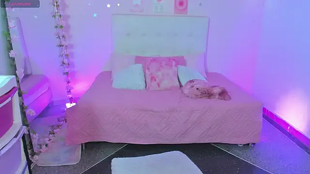 Snapshot of ScarlettDreamss7 chatting on 12/18/25, 11:58 ScarlettDreamss7 online show from 12/18/25, 11:58