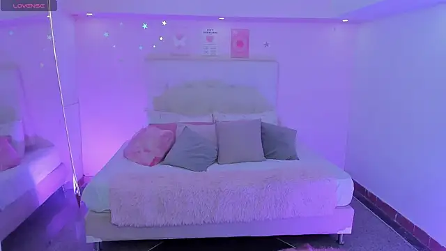 ScarlettDreamss7 online show from 04/23/26, 12:00