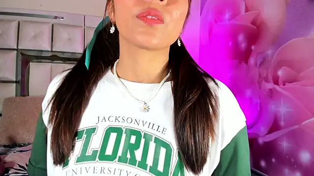 emili clark online show from 10/17/25, 04:38