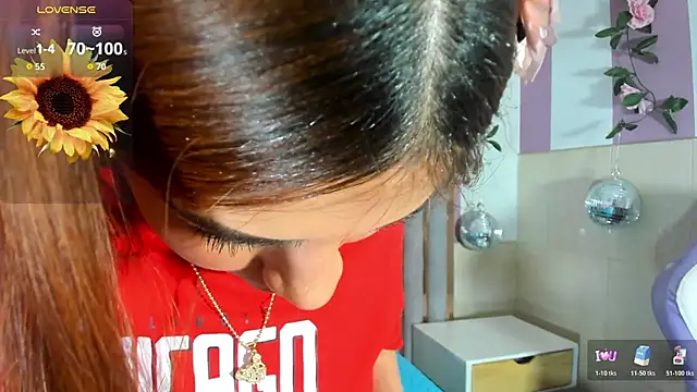 emili clark online show from 11/21/25, 08:19