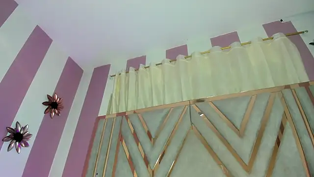 emili clark online show from 11/29/25, 04:29