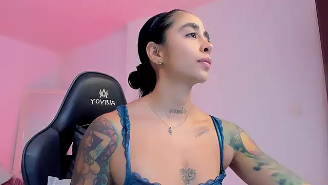 sophierooy22 online show from 04/13/26, 11:42