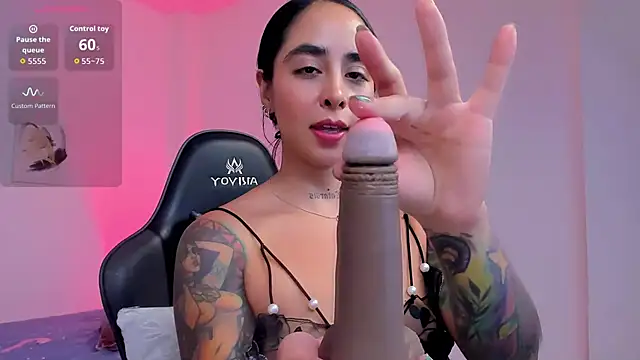 sophierooy22 online show from 11/08/25, 11:08