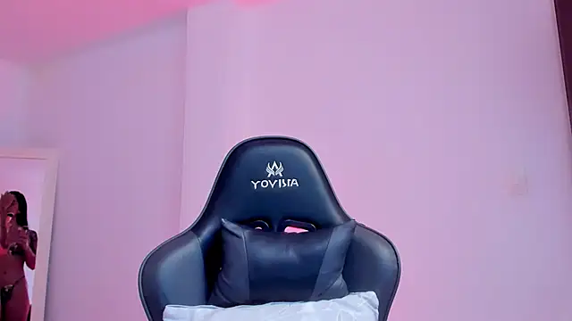 sophierooy22 online show from 05/04/26, 02:20