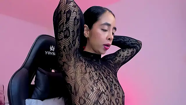 sophierooy22 online show from 05/12/26, 12:11