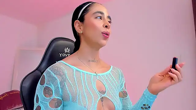 sophierooy22 online show from 04/04/26, 06:03