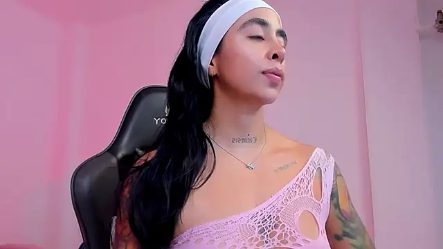 sophierooy22 online show from 11/20/25, 04:07