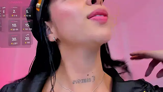 sophierooy22 online show from 11/18/25, 05:16