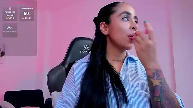 sophierooy22 online show from 11/13/25, 08:35