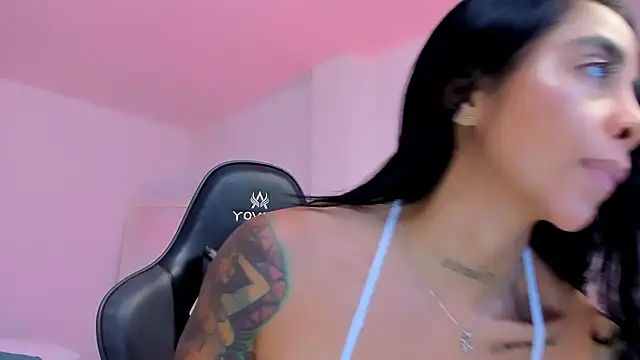 sophierooy22 online show from 04/19/26, 12:44