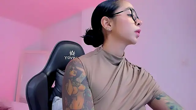 sophierooy22 online show from 05/03/26, 01:11