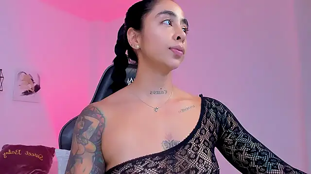 sophierooy22 online show from 03/01/26, 07:58