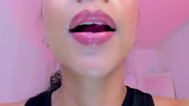 sophierooy22 online show from 05/05/26, 02:25