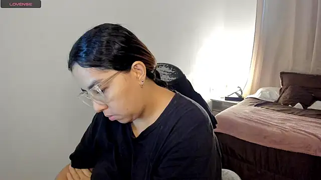 brithany olson25 online show from 12/03/25, 11:53