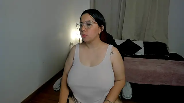 brithany olson25 online show from 10/26/25, 07:14