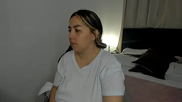 brithany olson25 online show from 02/15/26, 05:23