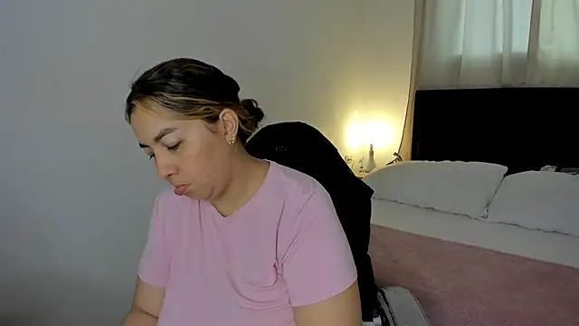 brithany olson25 online show from 02/06/26, 12:12