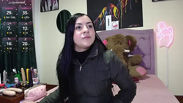 Emmie Hot online show from 04/15/26, 11:49