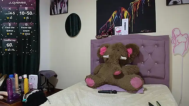 Emmie Hot online show from 11/25/25, 12:16