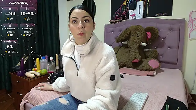 Emmie Hot online show from 10/25/25, 12:17