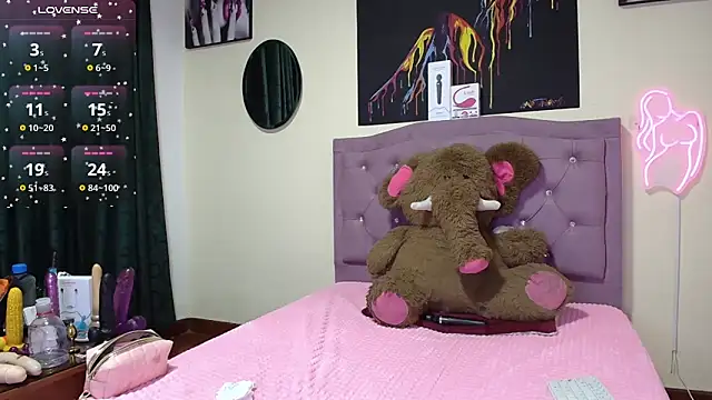 Emmie Hot online show from 03/25/26, 12:04