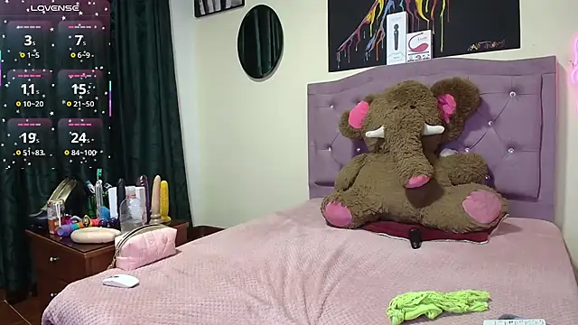 Emmie Hot online show from 04/18/26, 11:12
