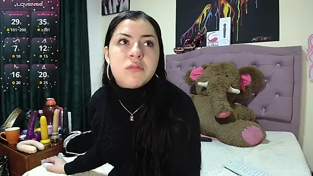 Emmie Hot online show from 12/18/25, 12:09