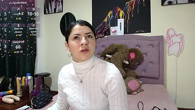 Emmie Hot online show from 10/28/25, 12:04