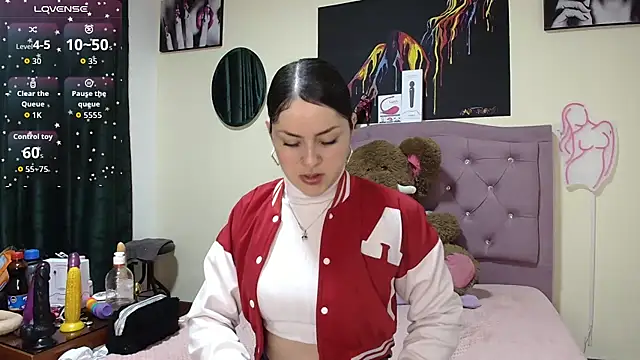 Emmie Hot online show from 12/04/25, 12:04