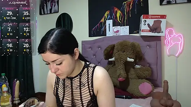 Emmie Hot online show from 06/04/26, 11:48