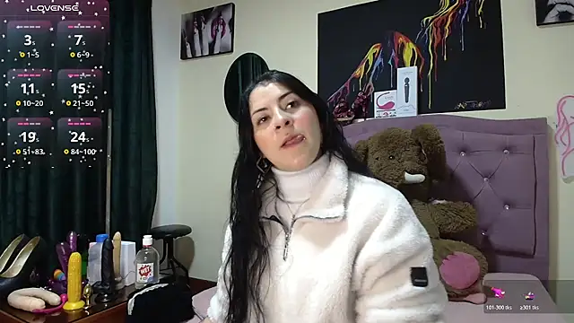 Emmie Hot online show from 11/18/25, 12:19