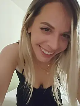 SweetyNinaOff1 online show from 04/15/26, 10:10