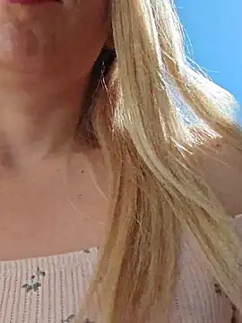 SweetyNinaOff1 online show from 04/08/26, 09:44