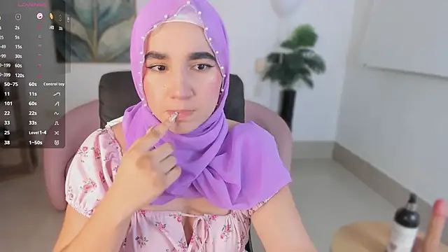 Snapshot of Ayha_khalaf chatting on 10/06/25, 01:07 Ayha khalaf online show from 10/06/25, 01:07