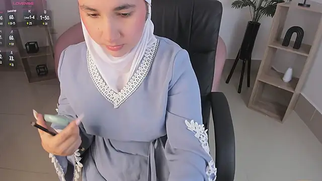 Snapshot of Ayha_khalaf chatting on 10/18/25, 01:29 Ayha khalaf online show from 10/18/25, 01:29