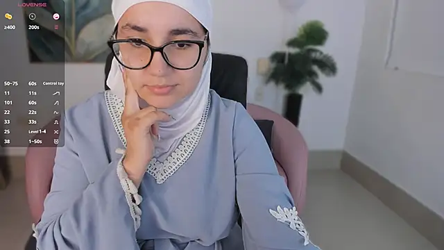 Snapshot of Ayha_khalaf chatting on 10/07/25, 01:28 Ayha khalaf online show from 10/07/25, 01:28