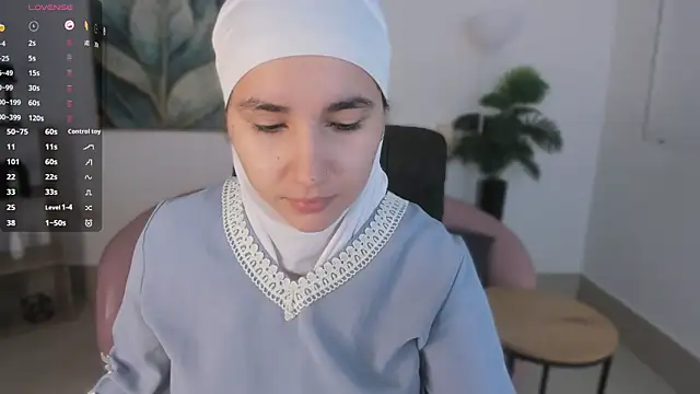 Snapshot of Ayha_khalaf chatting on 09/29/25, 01:23 Ayha khalaf online show from 09/29/25, 01:23