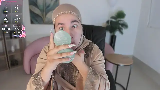Snapshot of Ayha_khalaf chatting on 09/15/25, 02:01 Ayha khalaf online show from 09/15/25, 02:01