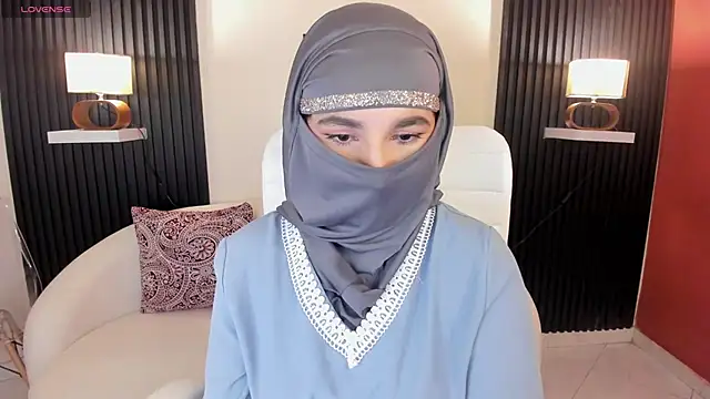 Snapshot of Ayha_khalaf chatting on 03/15/25, 03:51 Ayha khalaf online show from 03/15/25, 03:51
