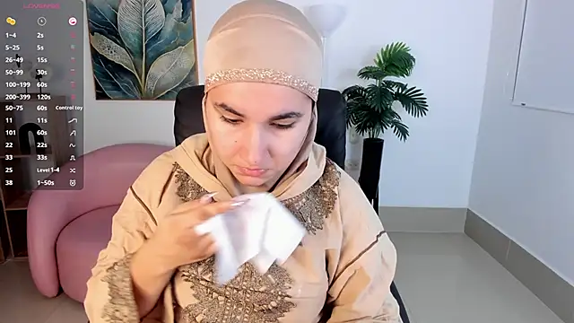 Snapshot of Ayha_khalaf chatting on 10/09/25, 01:17 Ayha khalaf online show from 10/09/25, 01:17