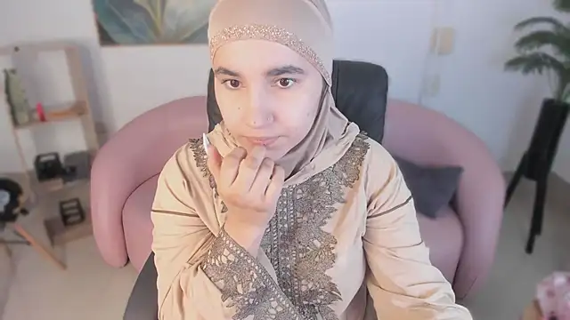 Ayha khalaf online show from 10/22/25, 01:16