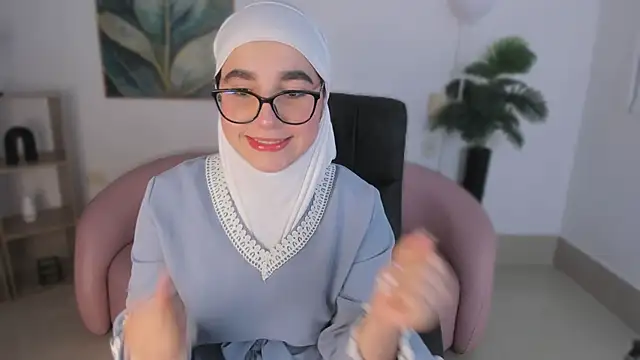 Snapshot of Ayha_khalaf chatting on 09/23/25, 01:45 Ayha khalaf online show from 09/23/25, 01:45
